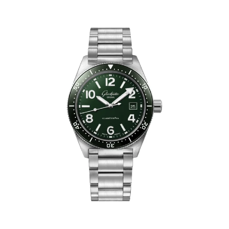 SeaQ Varnish Reed Green 39.5mm - Stainless Steel on Bracelet